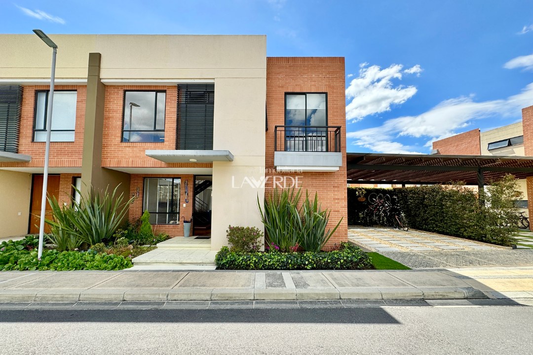 Espectacular Casa Con Vista Amplia En Oikos Savanna — foto 3