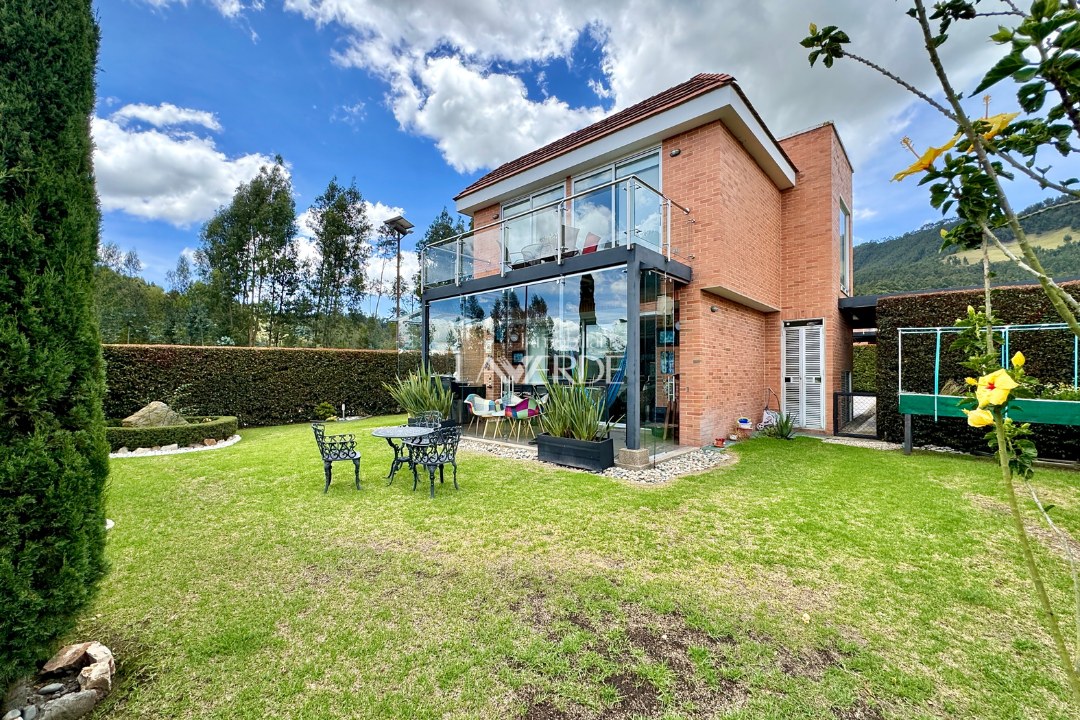 Espectacular casa esquinera en Alcaparros Bosque Residencial