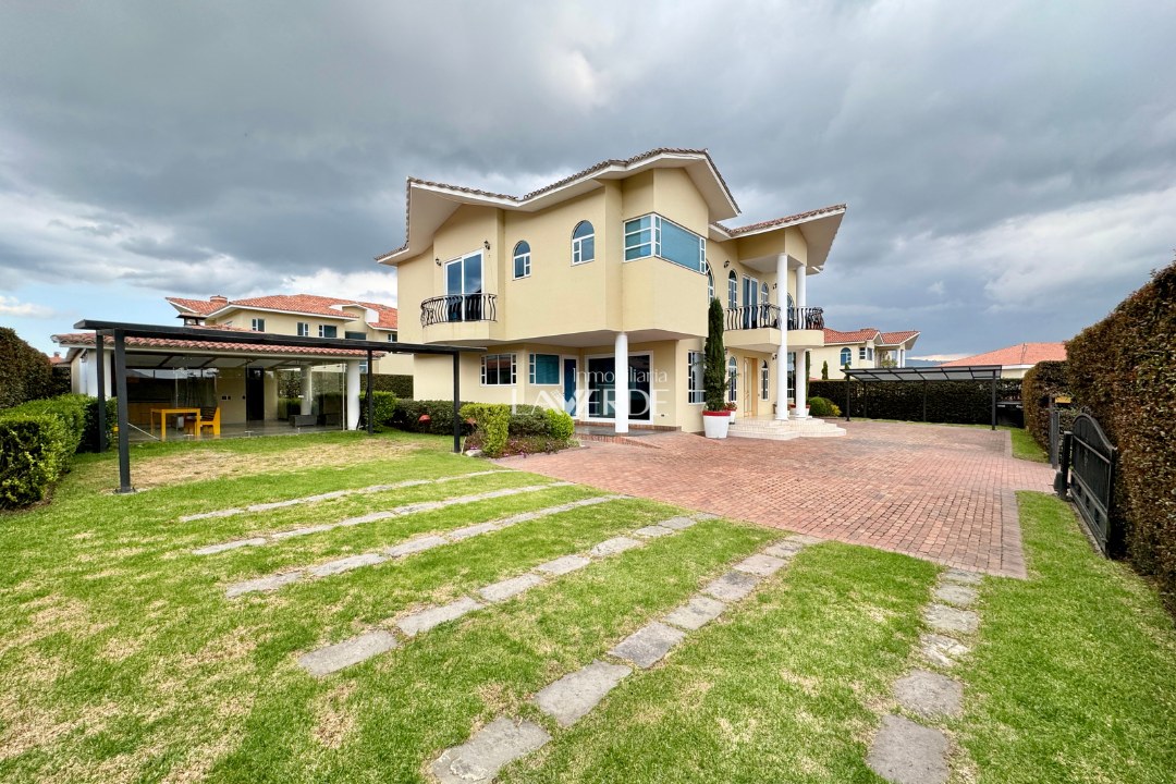 Moderna Casa con terraza en el exclusivo conjunto Guarigua, Cajicá