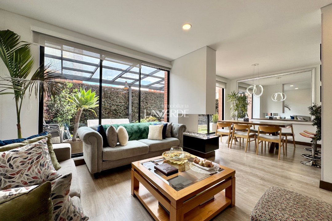 Casa moderna con espacios únicos y gran zona verde en Palos Verdes