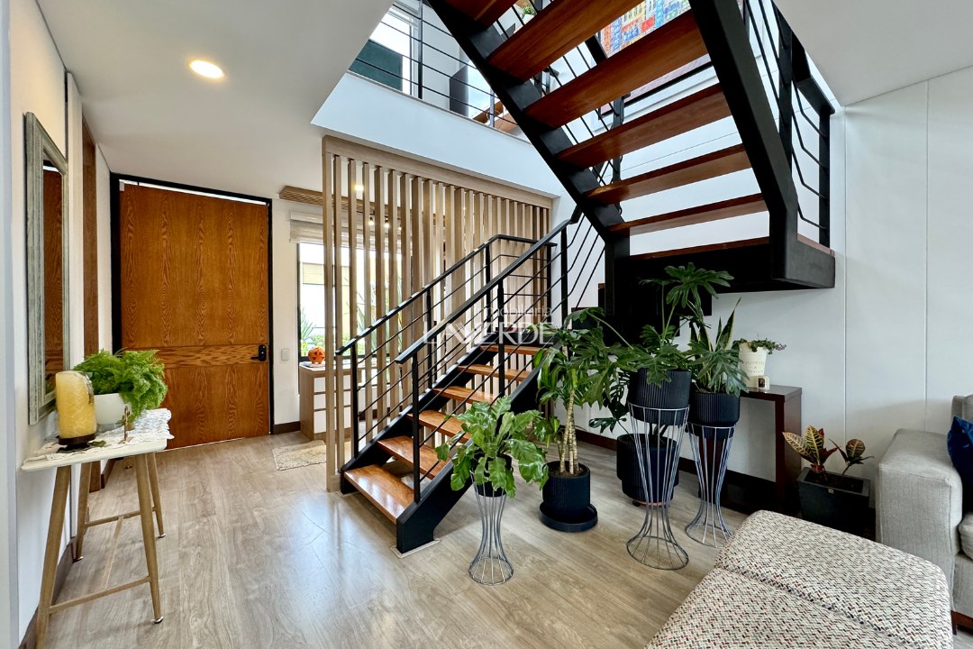Casa moderna con espacios únicos y gran zona verde en Palos Verdes — foto 3