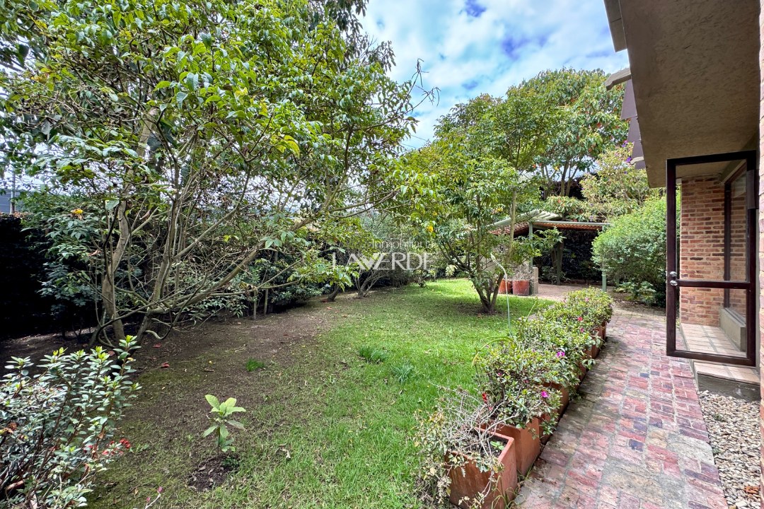Espectacular casa moderna con amplia zona verde en Chía — foto 2