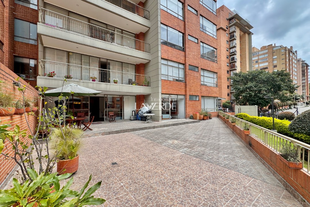 Venta - Apartamento con gran terraza en Country