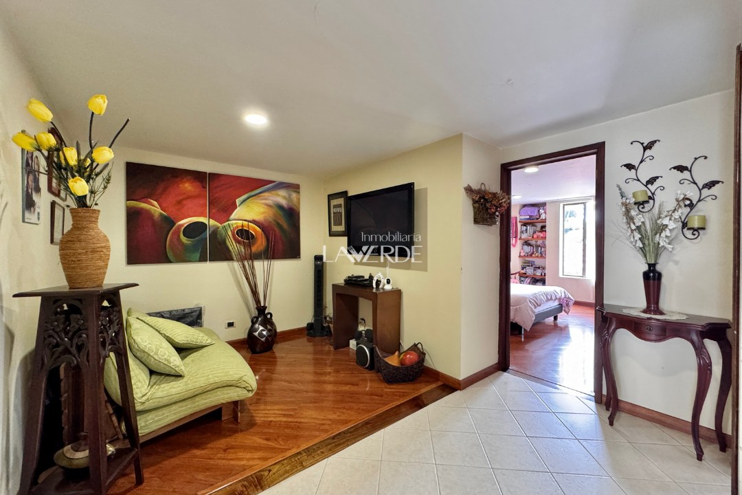 Casa de 3 Niveles en Venta en Chía-Terraza y Excelente Distribución — foto 3