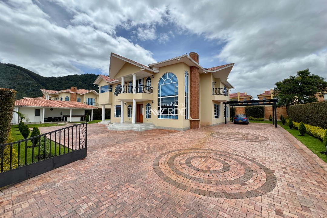 Gran Oportunidad | Casa de Lujo en Guarigua con Lote de 892 m²