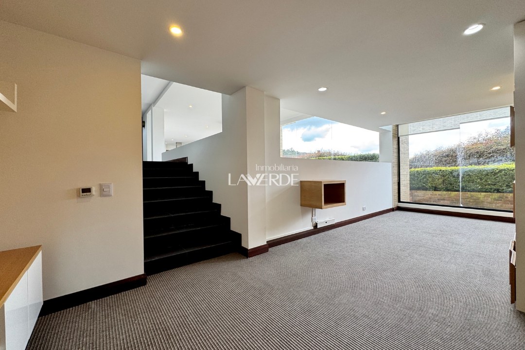Espectacular Casa en Yerbabuena - Amplios Espacios y Diseño de Lujo — foto 3