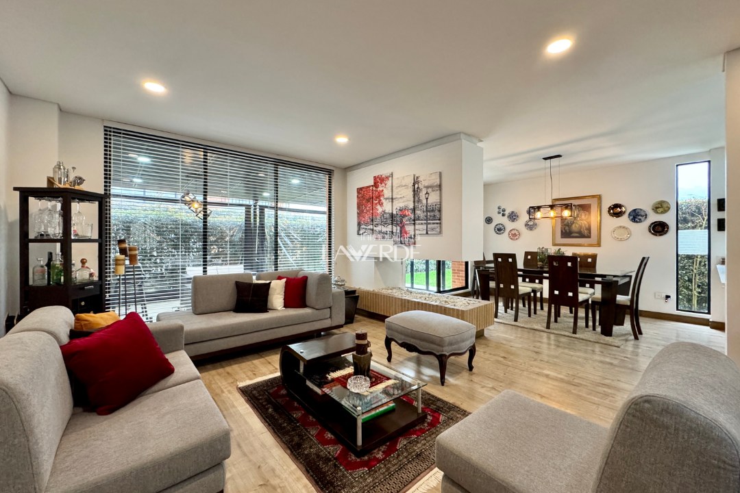 Exclusiva Casa Esquinera con Amplia Zona Verde en Oikos Palos Verdes
