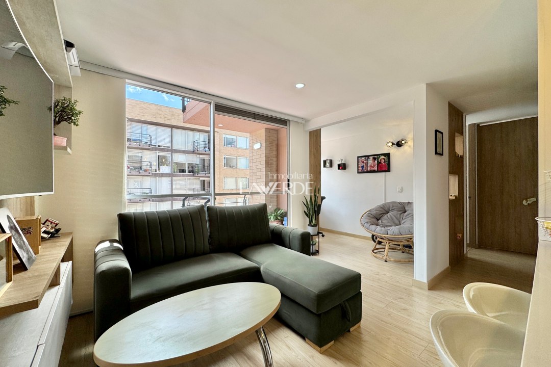 Apartamento con Estudio y Balcón en Reserva del Lago