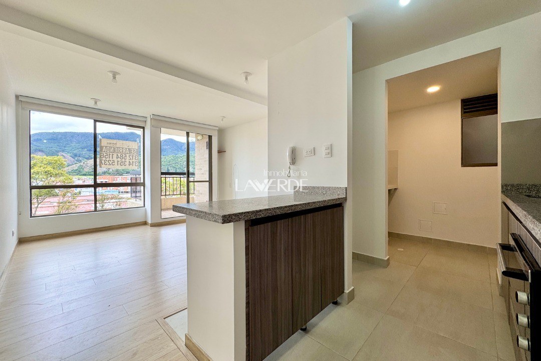 Espectacular Apartamento con Vista a la Montaña y Club House